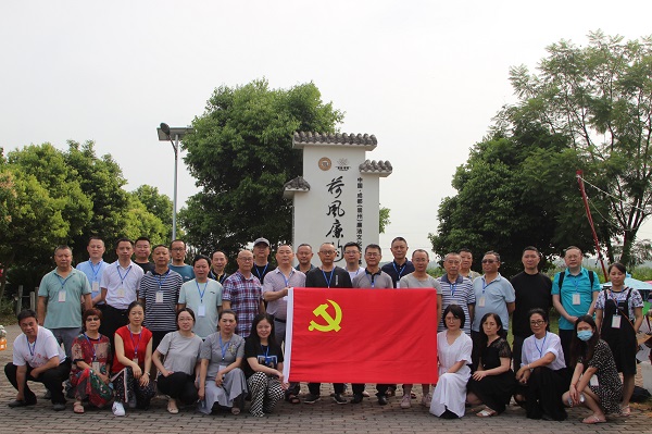 廉潔自律守底線，風(fēng)清氣正有擔(dān)當(dāng)