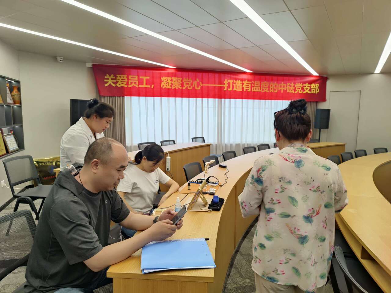 關(guān)愛員工，凝聚黨心——打造有溫度的中砝黨支部